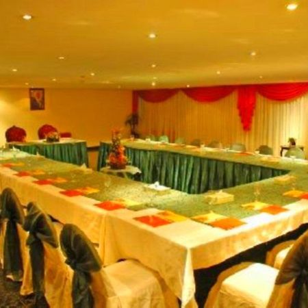 Region Hotel Аман Екстериор снимка